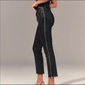 Abercrombie and Fitch Black Ultra High Rise Mom Jeans Side Zipper Size 25/0